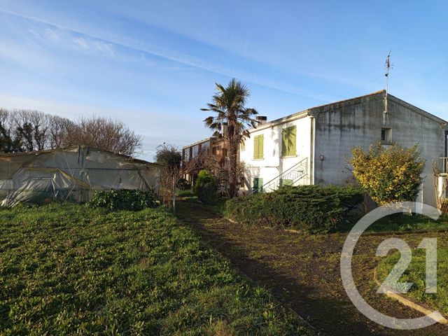 maison à vendre - 7 pièces - 225.0 m2 - L HOUMEAU - 17 - POITOU-CHARENTES - Century 21 Agence Du Vieux-Port