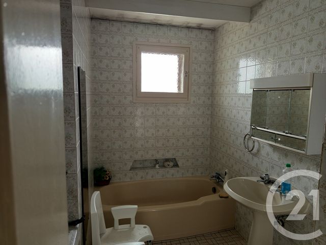 maison à vendre - 7 pièces - 225.0 m2 - L HOUMEAU - 17 - POITOU-CHARENTES - Century 21 Agence Du Vieux-Port