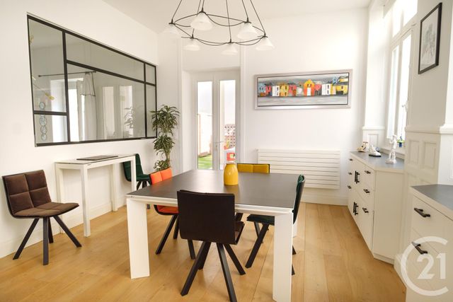 Afficher la photo en grand Appartement à vendre - 4 pièces - 145.0 m2 - LA ROCHELLE - 17 - POITOU-CHARENTES - Century 21 Agence Du Vieux-Port