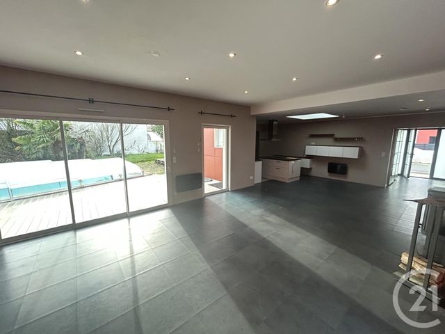 maison à vendre - 6 pièces - 185.0 m2 - ST ROGATIEN - 17 - POITOU-CHARENTES - Century 21 Agence Du Vieux-Port