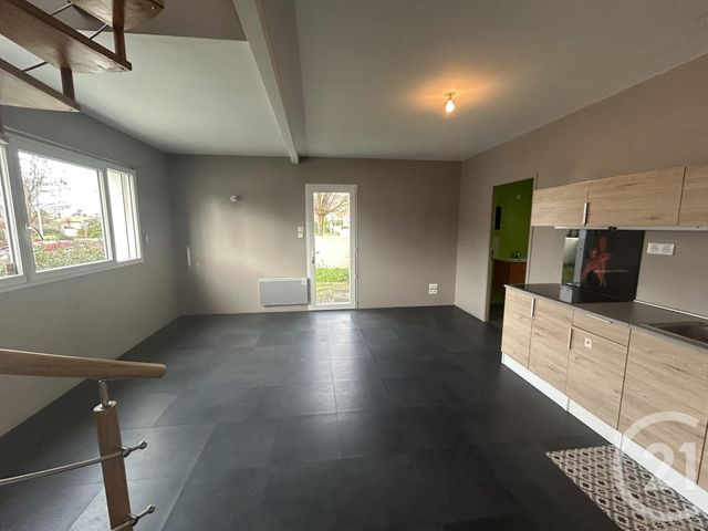 maison à vendre - 6 pièces - 185.0 m2 - ST ROGATIEN - 17 - POITOU-CHARENTES - Century 21 Agence Du Vieux-Port