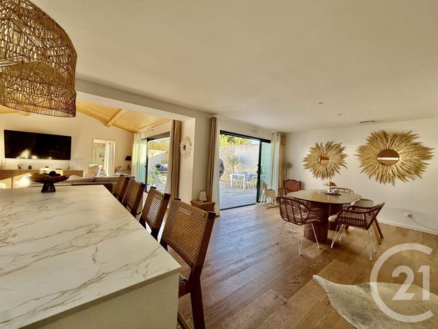 maison à vendre - 4 pièces - 142.0 m2 - L HOUMEAU - 17 - POITOU-CHARENTES - Century 21 Agence Du Vieux-Port