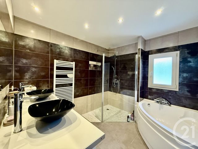 maison à vendre - 6 pièces - 128.19 m2 - ST ROGATIEN - 17 - POITOU-CHARENTES - Century 21 Agence Du Vieux-Port