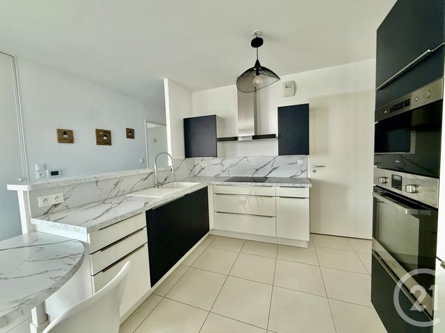 Appartement T3 à vendre - 3 pièces - 62.1 m2 - LA ROCHELLE - 17 - POITOU-CHARENTES - Century 21 Agence Du Vieux-Port