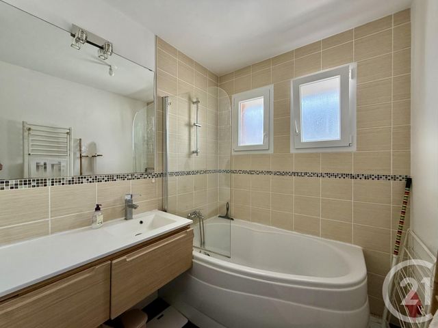 Appartement T2 à vendre - 3 pièces - 62.0 m2 - LA ROCHELLE - 17 - POITOU-CHARENTES - Century 21 Agence Du Vieux-Port